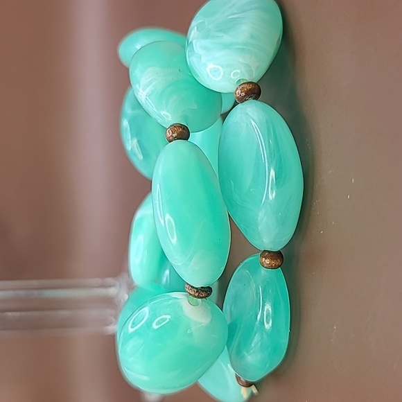 Two green faux stone stretch bracelets - Picture 5 of 5